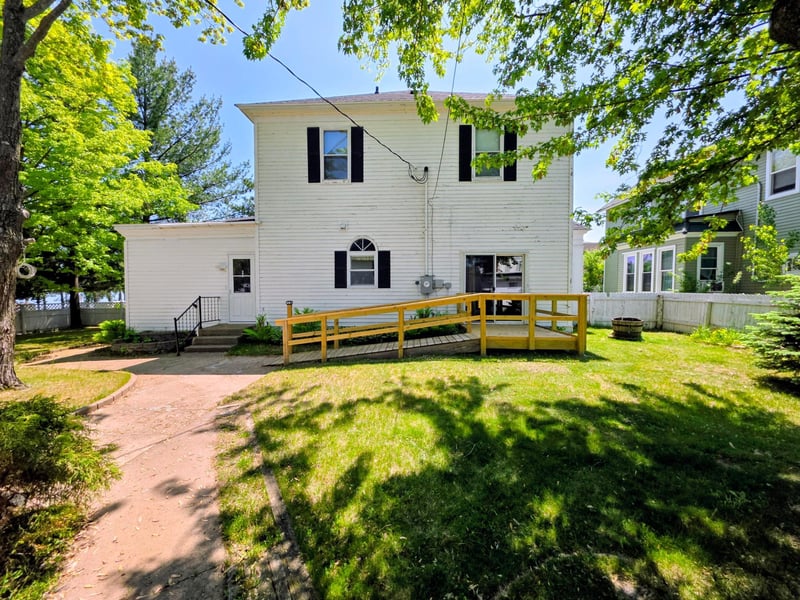 9 4th Ave, Shell Lake, WI 54871