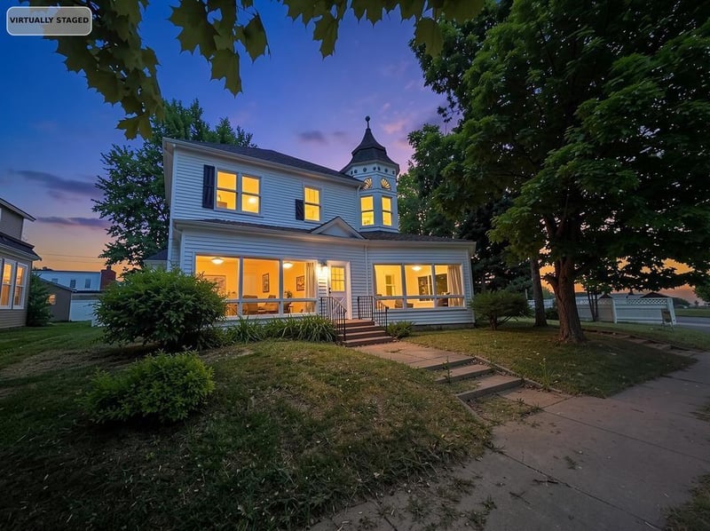 9 4th Ave, Shell Lake, WI 54871