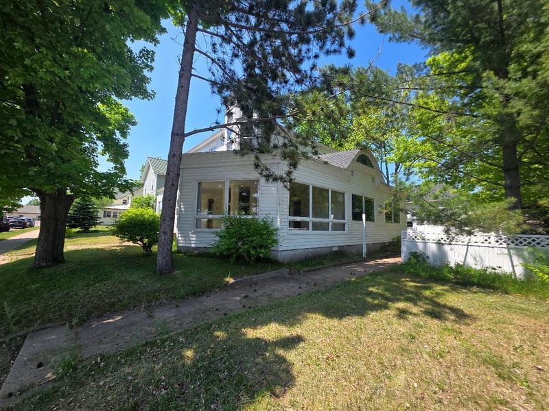 9 4th Ave, Shell Lake, WI 54871