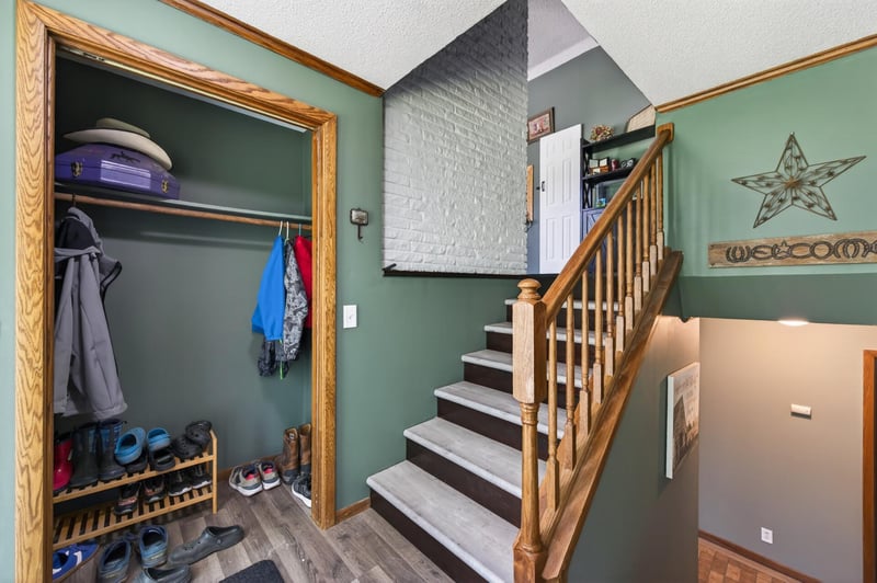 30400 Fox St NW, Cambridge, MN 55008