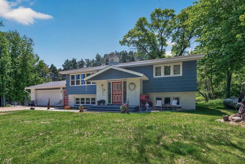 30400 Fox St NW, Cambridge, MN 55008