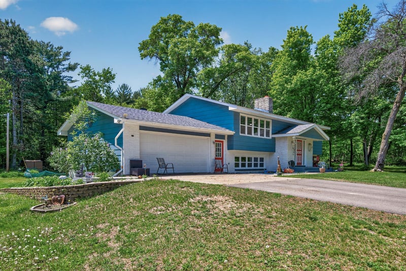 30400 Fox St NW, Cambridge, MN 55008