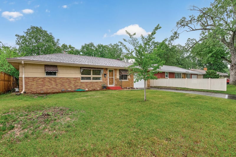 6102 Hampshire Ave N, Crystal, MN 55428