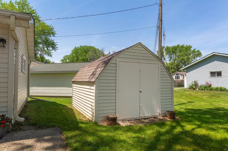 349 Woodland Dr, Owatonna, MN 55060