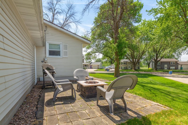 349 Woodland Dr, Owatonna, MN 55060