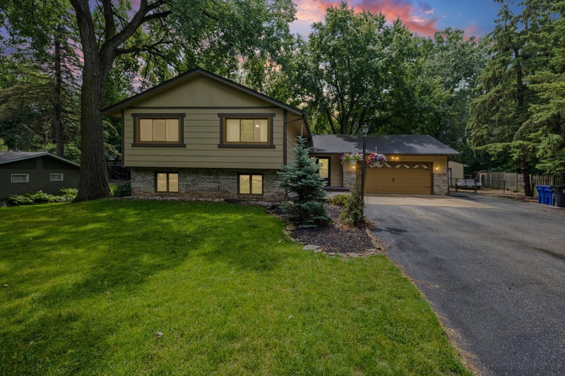 2194 Snowshoe Ln E, Saint Paul, MN 55119