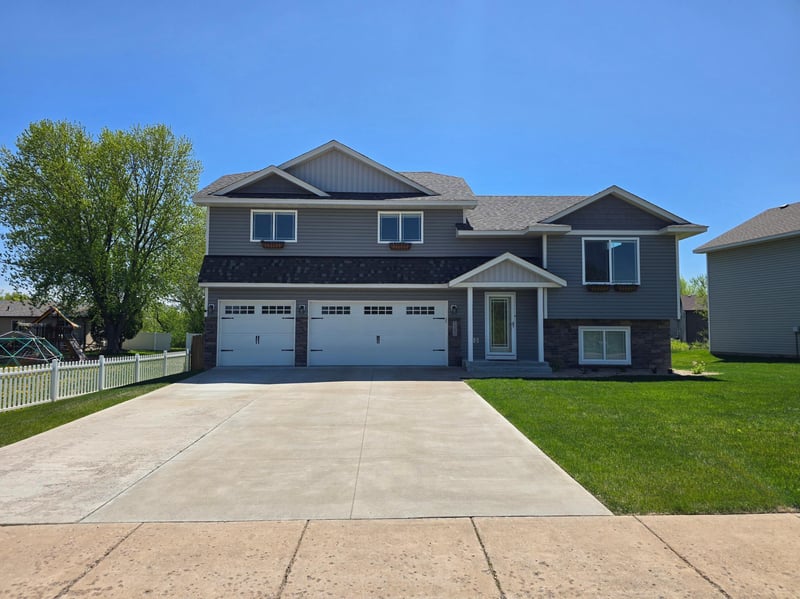 1240 W 6th St, Rush City, MN 55069