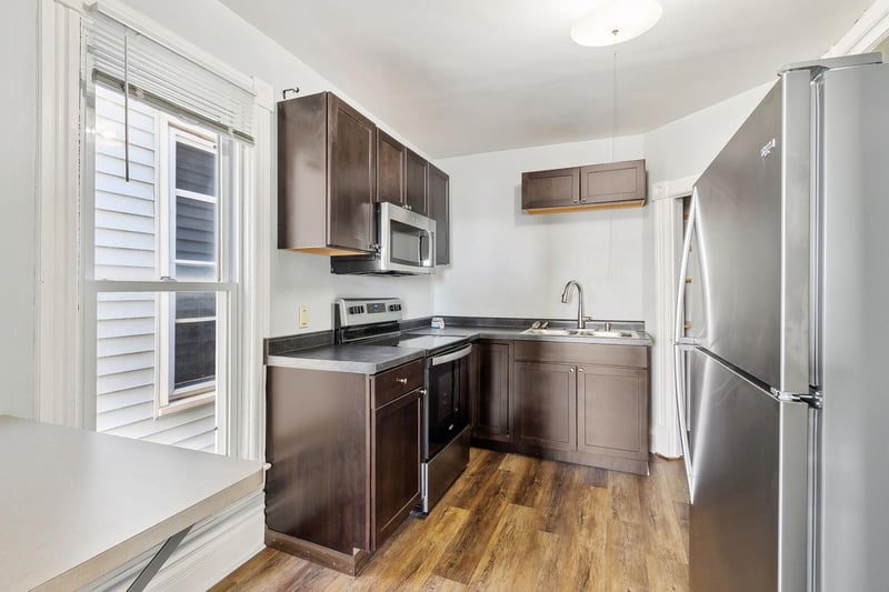303 W 4th St, Duluth, MN 55806
