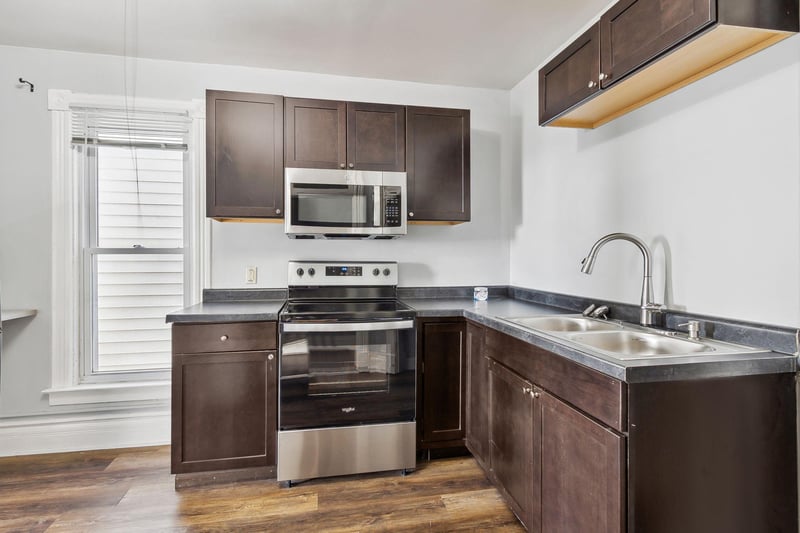 303 W 4th St, Duluth, MN 55806