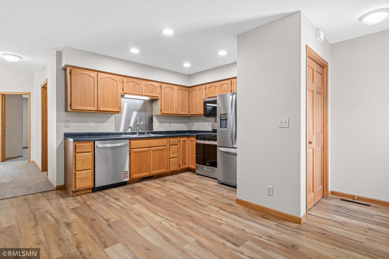 1906 Tuenge Dr, Stillwater, MN 55082