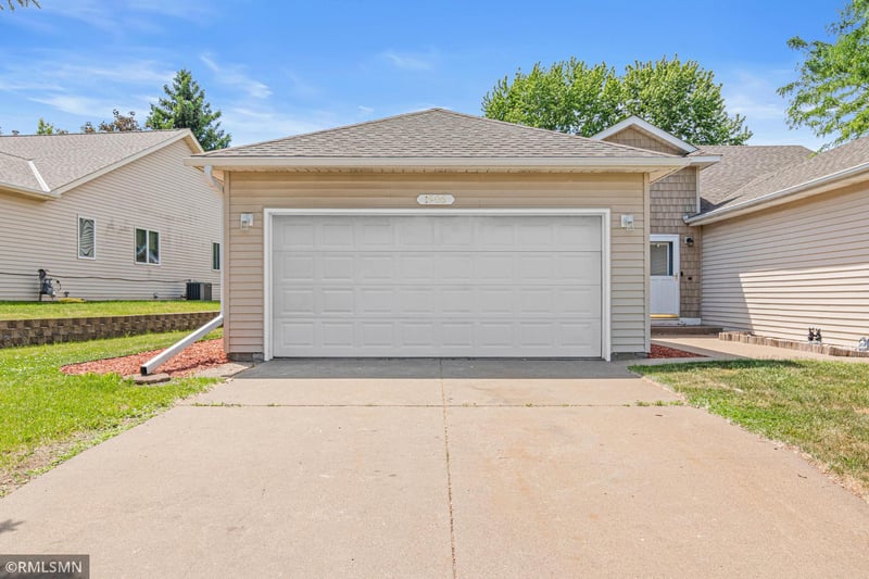 1906 Tuenge Dr, Stillwater, MN 55082