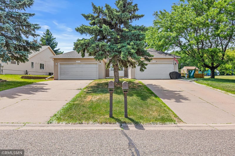 1906 Tuenge Dr, Stillwater, MN 55082