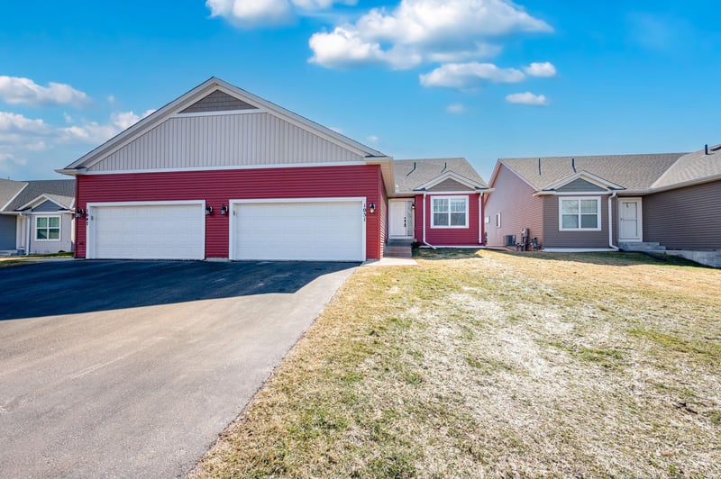 1051 Sakatah Ct, Madison Lake, MN 56063