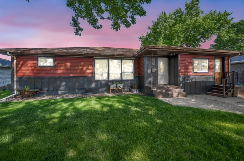 1020 S State St, Fairmont, MN 56031