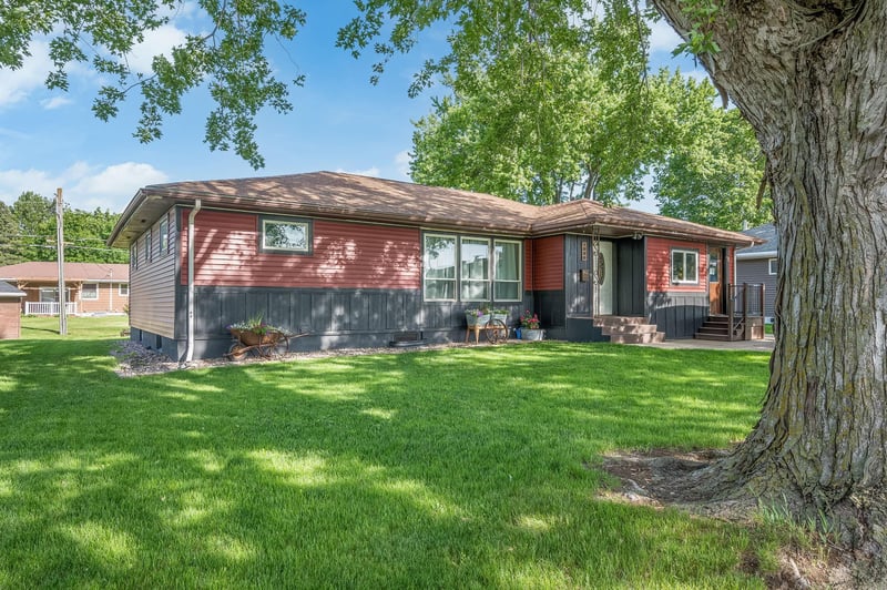 1020 S State St, Fairmont, MN 56031