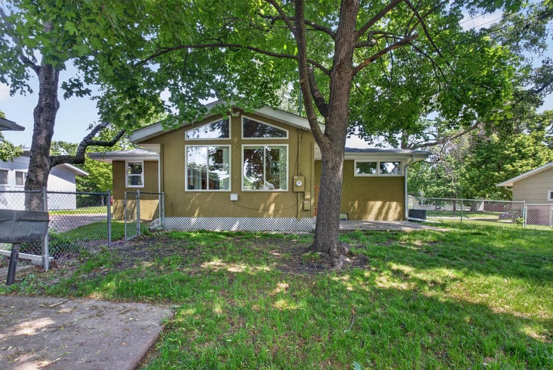 2819 Nash Rd, Brooklyn Center, MN 55430