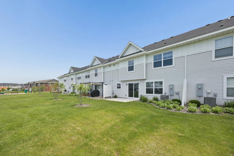7225 Dora Dr, Lino Lakes, MN 55038