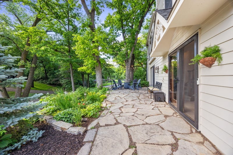 5370 Shady Hills Cir, Excelsior, MN 55331