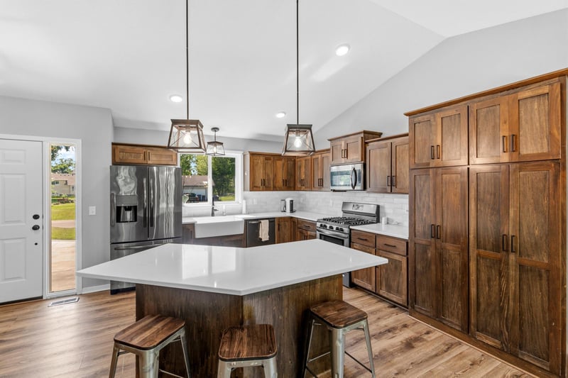 604 Nelson Ln, Center City, MN 55012