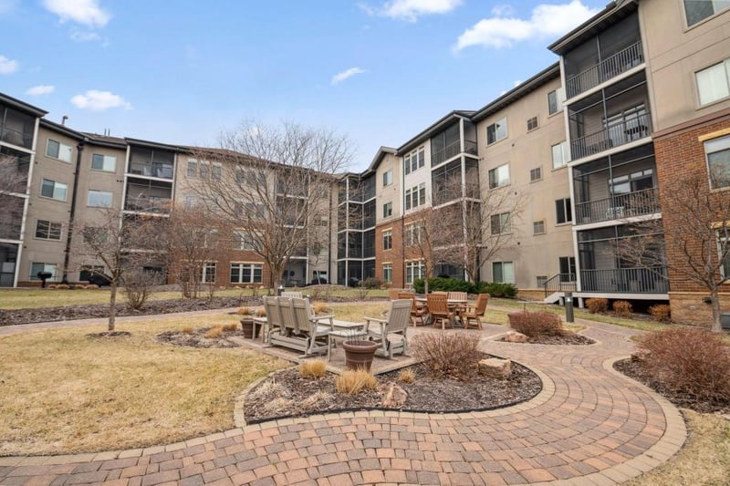 7100 Metro Blvd #113, Edina, MN 55439