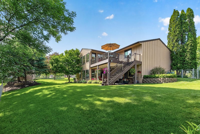 4500 Ranchview Ln N, Plymouth, MN 55446
