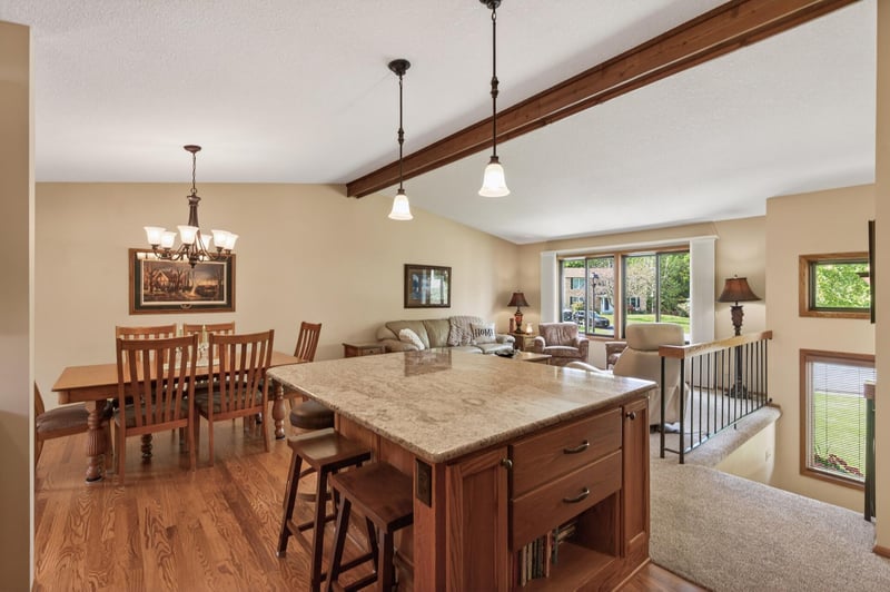 4500 Ranchview Ln N, Plymouth, MN 55446