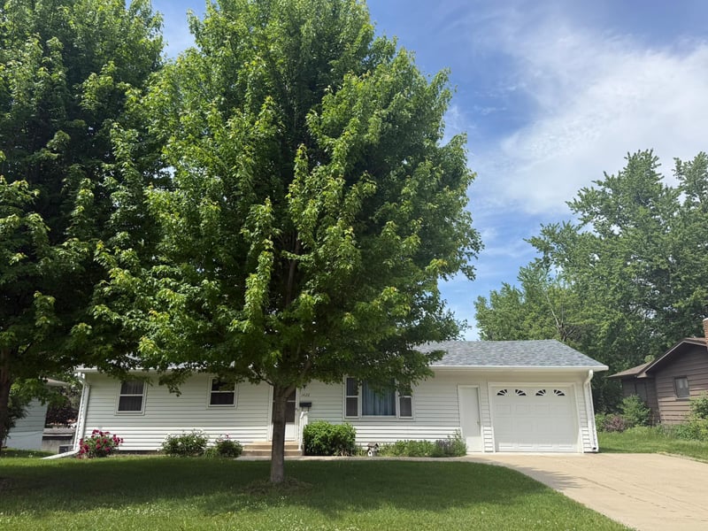 1420 Highland Pl, Faribault, MN 55021