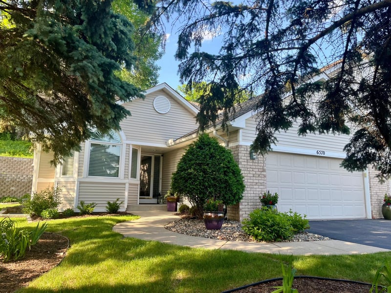 6570 Vernon Hills Rd S, Edina, MN 55436