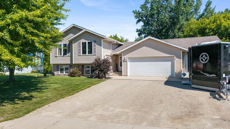 1291 Bellflower Ln NE, Owatonna, MN 55060