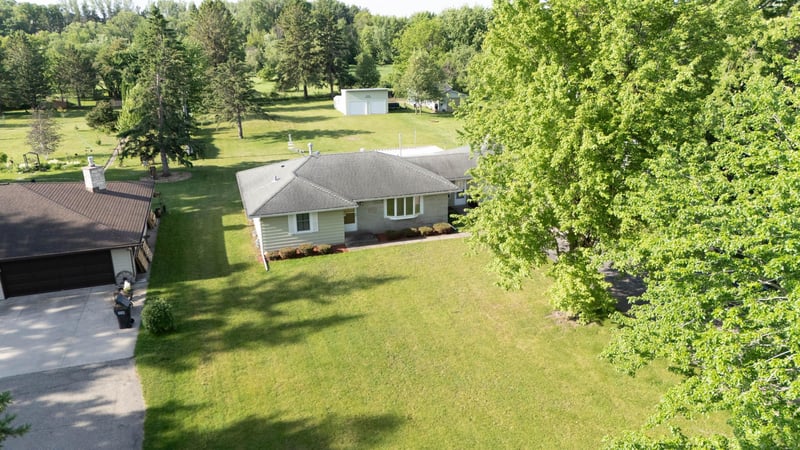 58413 220th St, Austin, MN 55912