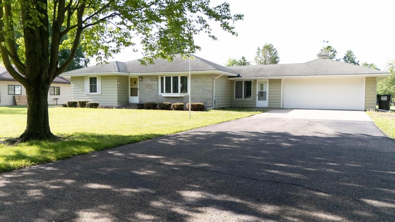 58413 220th St, Austin, MN 55912