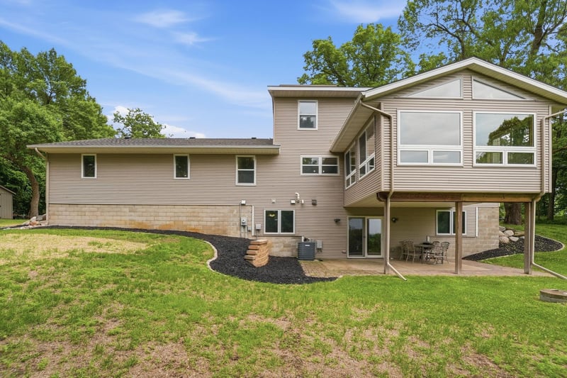 8746 Riverwood Cir N, New London, MN 56273