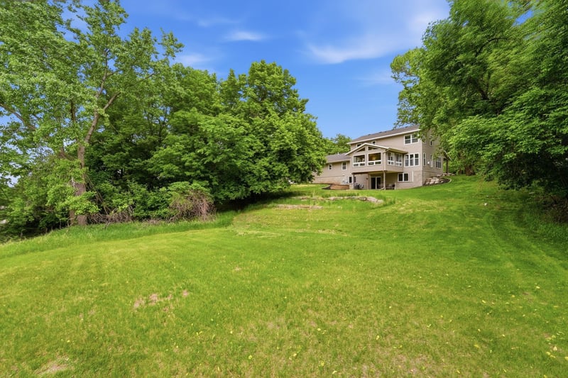 8746 Riverwood Cir N, New London, MN 56273