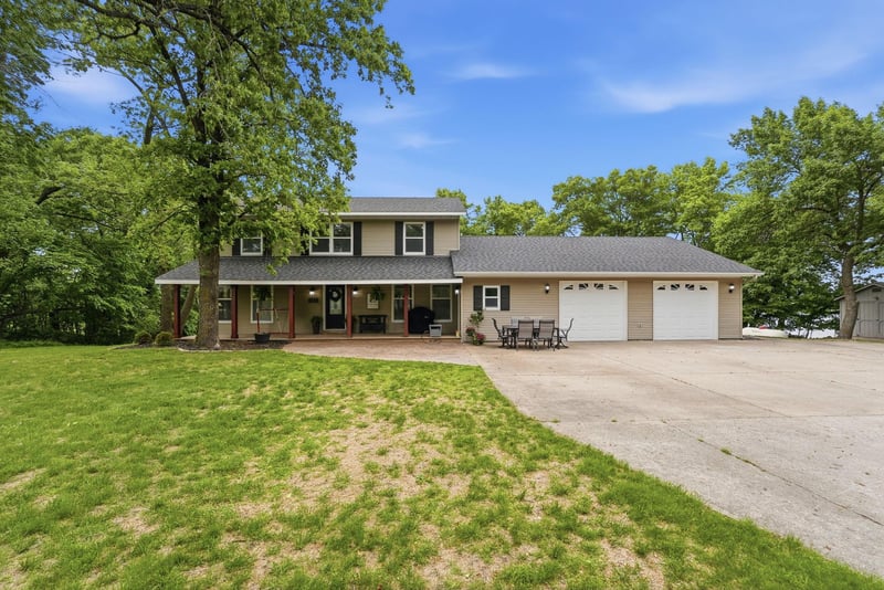 8746 Riverwood Cir N, New London, MN 56273