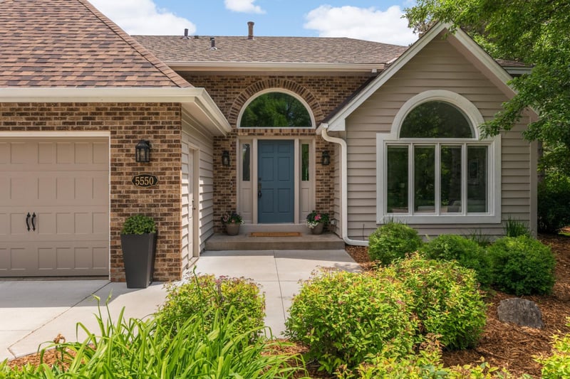 5550 Chatsworth St N, Shoreview, MN 55126