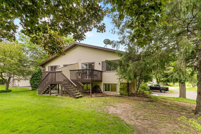 919 Greenhaven Dr, Vadnais Heights, MN 55127