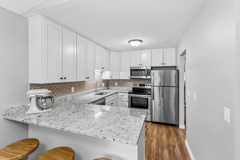 919 Greenhaven Dr, Vadnais Heights, MN 55127