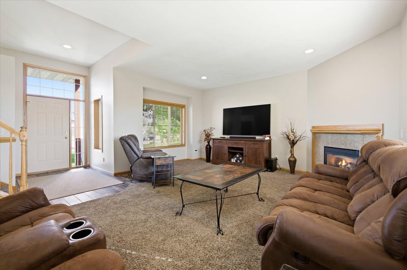 13960 Gadwall Ct, Rogers, MN 55374
