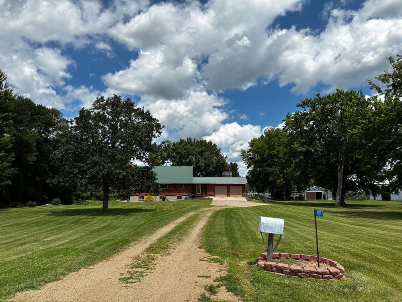 2928 41st St, Dundee, MN 56131