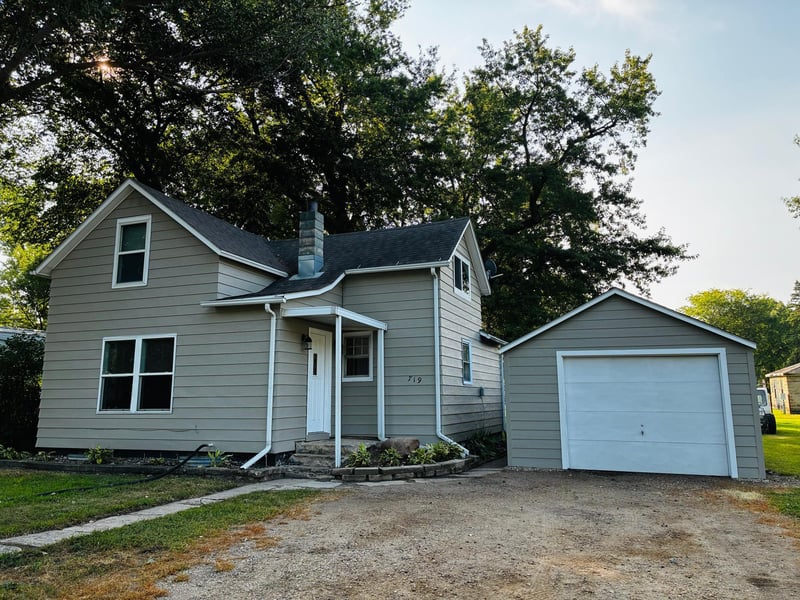 719 2nd Ave, Brewster, MN 56119