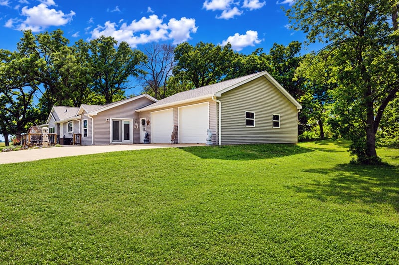 55571 160th St, Austin, MN 55912