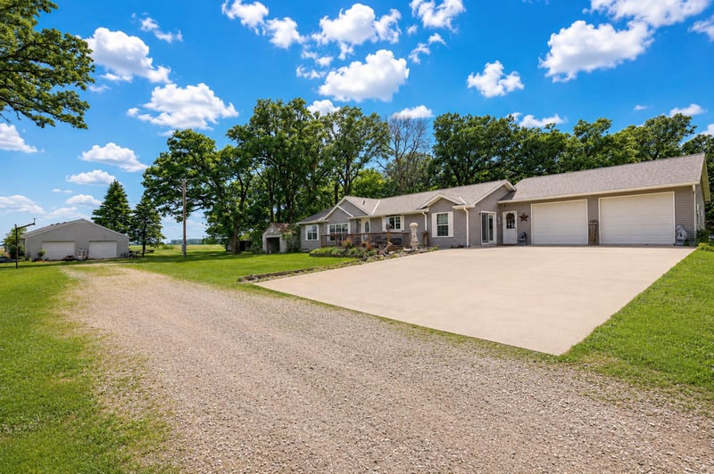 55571 160th St, Austin, MN 55912