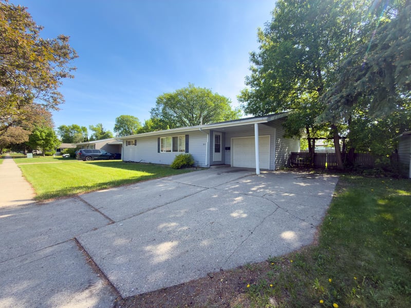 1812 4th St S, Moorhead, MN 56560