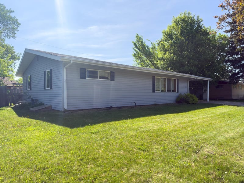 1812 4th St S, Moorhead, MN 56560