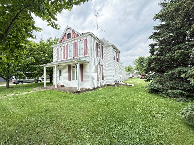 324 E Maple St, Sacred Heart, MN 56285