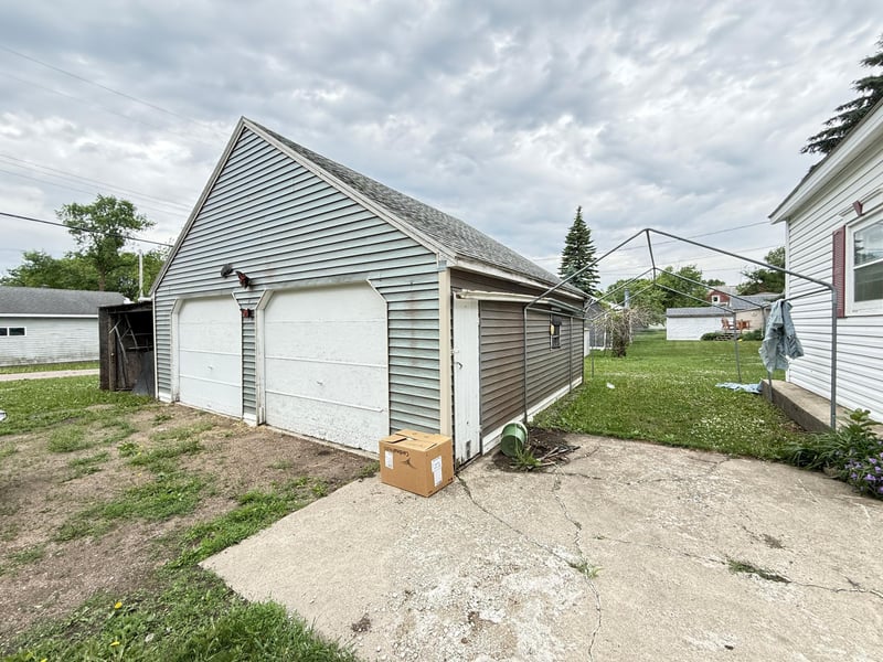 324 E Maple St, Sacred Heart, MN 56285