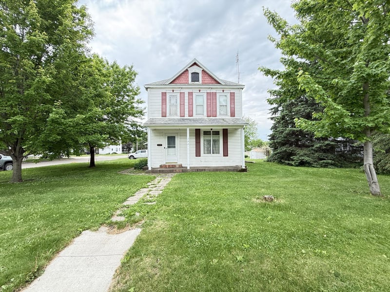 324 E Maple St, Sacred Heart, MN 56285