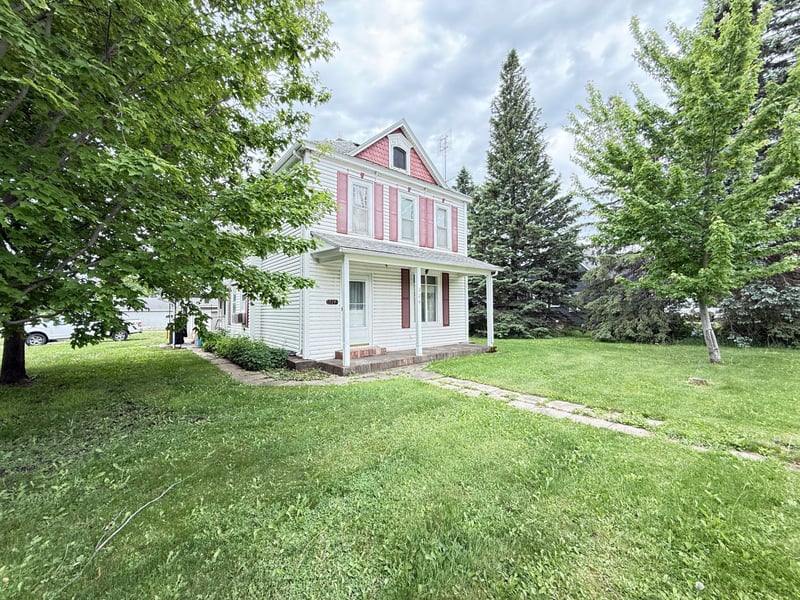 324 E Maple St, Sacred Heart, MN 56285