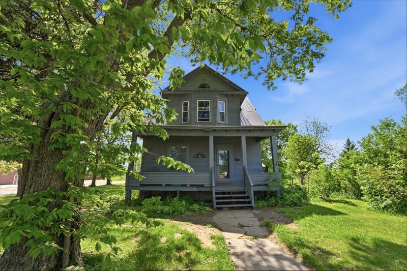 201 5th St N, Grove City, MN 56243