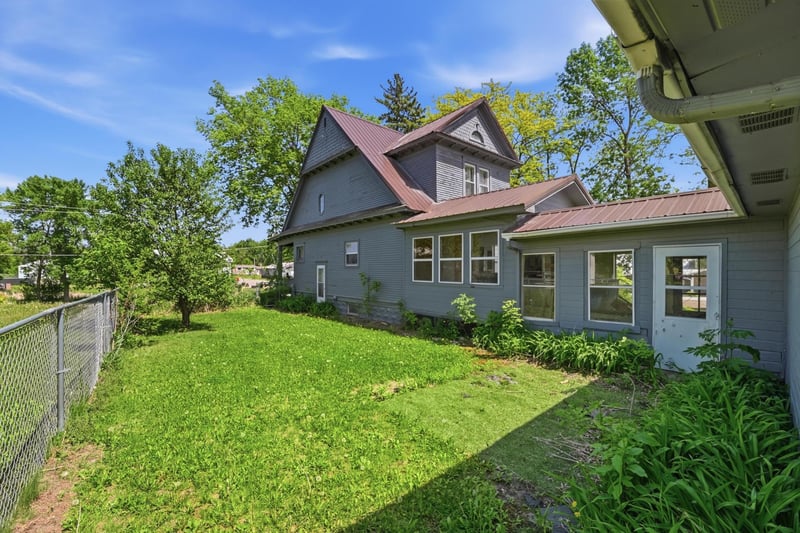 201 5th St N, Grove City, MN 56243